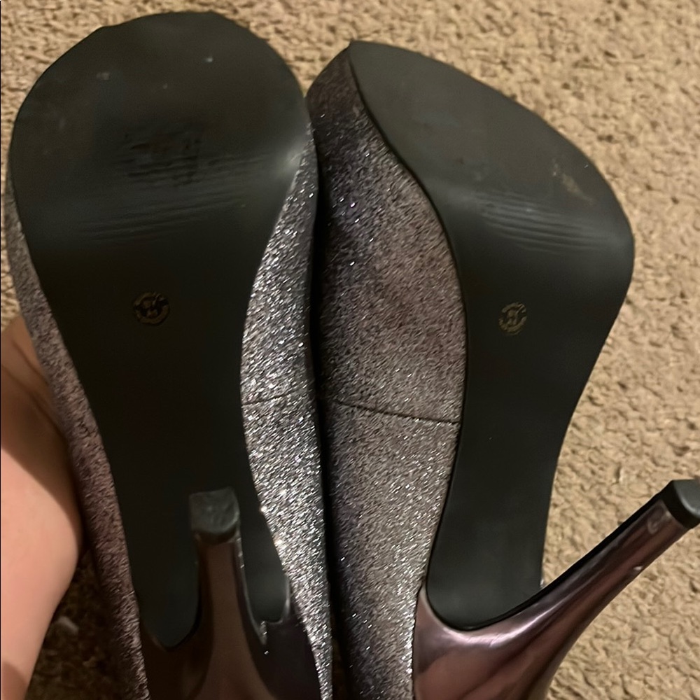 Jacqueline Ferrar Cocktail Formal Y2K Glittering Silver Peep-Toe Heels size 9 - Picture 2 of 3